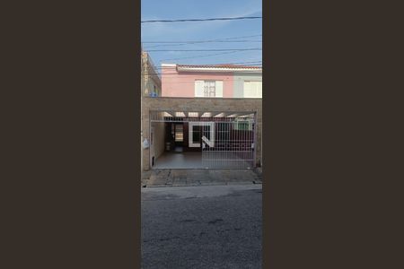 Casa à venda com 200m², 2 quartos e 2 vagas Casa à venda com 200m², 2 quartos e 2 vagasFachada