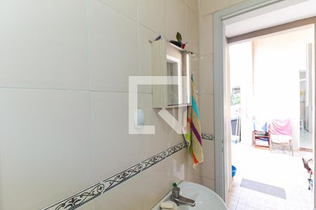 Casa à venda com 150m², 4 quartos e 2 vagas Casa à venda com 150m², 4 quartos e 2 vagasBanheiro Serviço