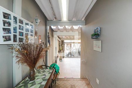 Casa à venda com 150m², 4 quartos e 2 vagas Casa à venda com 150m², 4 quartos e 2 vagasHall