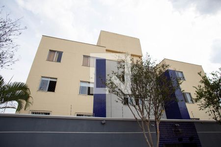 Apartamento à venda com 45m², 2 quartos e 1 vaga Apartamento à venda com 45m², 2 quartos e 1 vagaFachada