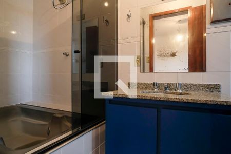 Apartamento à venda com 191m², 2 quartos e 2 vagasBanheiro da suíte