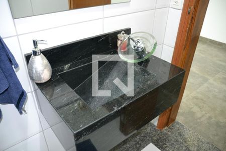 Casa à venda com 435m², 4 quartos e 8 vagas Casa à venda com 435m², 4 quartos e 8 vagasBanheiro