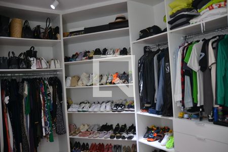 Casa à venda com 435m², 4 quartos e 8 vagas Casa à venda com 435m², 4 quartos e 8 vagasQuarto 1