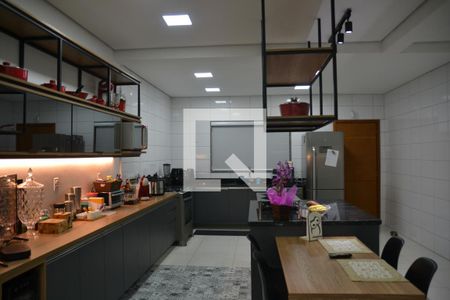 Casa à venda com 435m², 4 quartos e 8 vagas Casa à venda com 435m², 4 quartos e 8 vagasCozinha