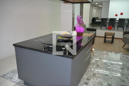 Casa à venda com 435m², 4 quartos e 8 vagas Casa à venda com 435m², 4 quartos e 8 vagasCozinha