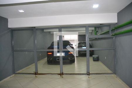 Casa à venda com 435m², 4 quartos e 8 vagas Casa à venda com 435m², 4 quartos e 8 vagasGaragem