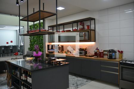 Casa à venda com 435m², 4 quartos e 8 vagas Casa à venda com 435m², 4 quartos e 8 vagasCozinha