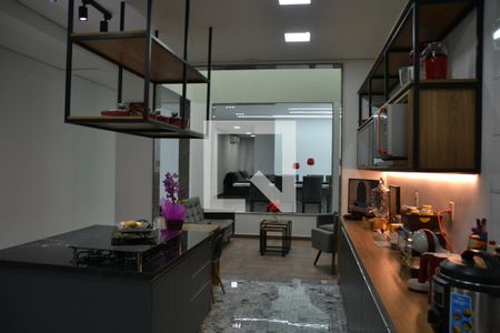 Casa à venda com 435m², 4 quartos e 8 vagas Casa à venda com 435m², 4 quartos e 8 vagasCozinha