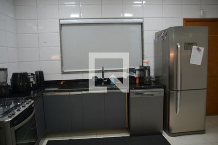 Casa à venda com 435m², 4 quartos e 8 vagas Casa à venda com 435m², 4 quartos e 8 vagasCozinha