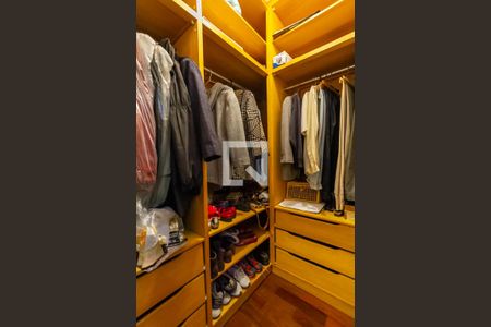 Apartamento à venda com 228m², 3 quartos e 2 vagas Apartamento à venda com 228m², 3 quartos e 2 vagasCloset da Suíte 1