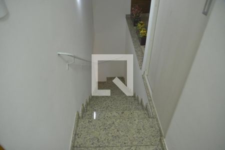 Apartamento à venda com 180m², 2 quartos e 3 vagasEscada