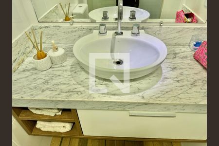 Apartamento à venda com 140m², 3 quartos e 3 vagas Apartamento à venda com 140m², 3 quartos e 3 vagasSuíte - Banheiro