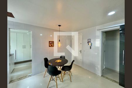 Apartamento à venda com 140m², 3 quartos e 3 vagas Apartamento à venda com 140m², 3 quartos e 3 vagasCozinha