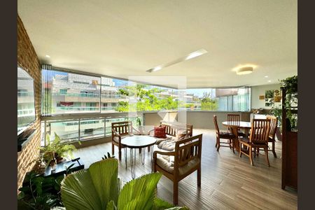 Apartamento à venda com 140m², 3 quartos e 3 vagas Apartamento à venda com 140m², 3 quartos e 3 vagasVaranda