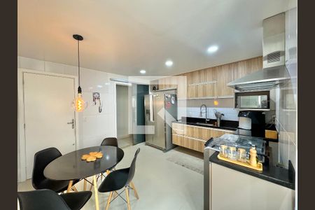 Apartamento à venda com 140m², 3 quartos e 3 vagas Apartamento à venda com 140m², 3 quartos e 3 vagasCozinha