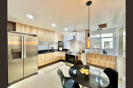 Apartamento à venda com 140m², 3 quartos e 3 vagas Apartamento à venda com 140m², 3 quartos e 3 vagasCozinha