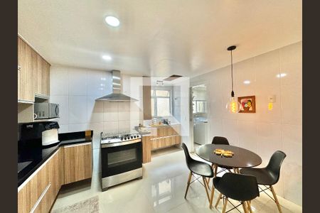 Apartamento à venda com 140m², 3 quartos e 3 vagas Apartamento à venda com 140m², 3 quartos e 3 vagasCozinha