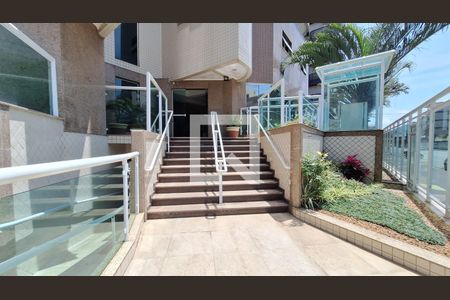 Apartamento para alugar com 93m², 2 quartos e 1 vaga Apartamento para alugar com 93m², 2 quartos e 1 vagaEscada