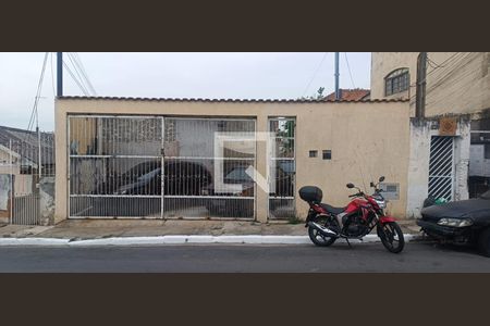 Casa à venda com 191m², 2 quartos e 5 vagas Casa à venda com 191m², 2 quartos e 5 vagasfachada