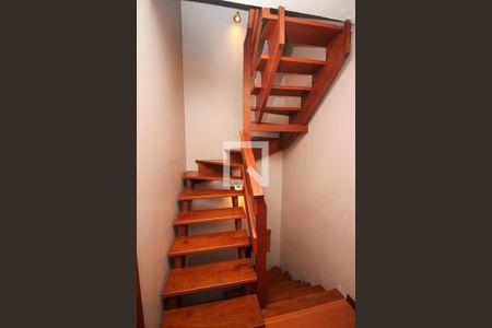 Casa à venda com 106m², 3 quartos e 1 vagaEscada