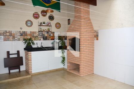 Casa à venda com 221m², 4 quartos e 4 vagas Casa à venda com 221m², 4 quartos e 4 vagasÁrea comum