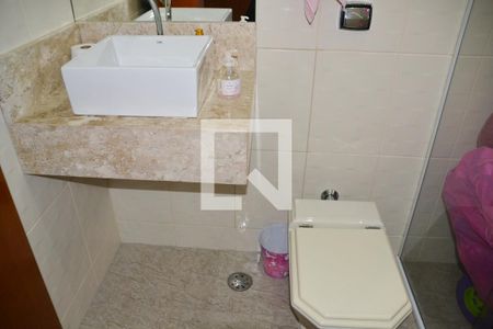 Casa à venda com 221m², 4 quartos e 4 vagas Casa à venda com 221m², 4 quartos e 4 vagasBanheiro