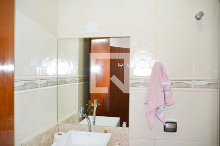 Casa à venda com 221m², 4 quartos e 4 vagas Casa à venda com 221m², 4 quartos e 4 vagasBanheiro