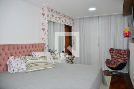 Casa à venda com 221m², 4 quartos e 4 vagas Casa à venda com 221m², 4 quartos e 4 vagasQuarto 4