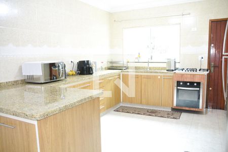 Casa à venda com 221m², 4 quartos e 4 vagas Casa à venda com 221m², 4 quartos e 4 vagasCozinha