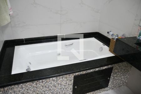 Casa à venda com 221m², 4 quartos e 4 vagas Casa à venda com 221m², 4 quartos e 4 vagasBanheiro 2