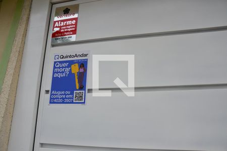 Casa à venda com 221m², 4 quartos e 4 vagas Casa à venda com 221m², 4 quartos e 4 vagasFachada