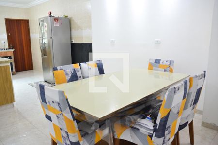 Casa à venda com 221m², 4 quartos e 4 vagas Casa à venda com 221m², 4 quartos e 4 vagasCopa