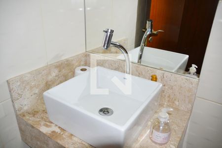 Casa à venda com 221m², 4 quartos e 4 vagas Casa à venda com 221m², 4 quartos e 4 vagasBanheiro