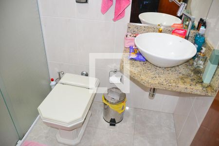 Casa à venda com 221m², 4 quartos e 4 vagas Casa à venda com 221m², 4 quartos e 4 vagasQuarto 4