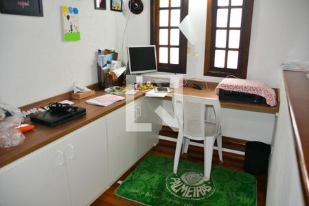 Casa à venda com 221m², 4 quartos e 4 vagas Casa à venda com 221m², 4 quartos e 4 vagasÁrea comum