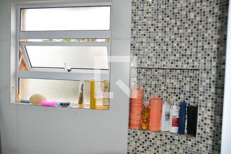 Casa à venda com 221m², 4 quartos e 4 vagas Casa à venda com 221m², 4 quartos e 4 vagasBanheiro 2