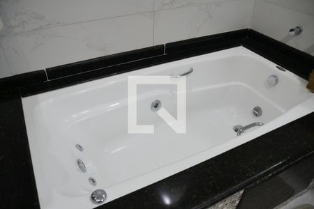 Casa à venda com 221m², 4 quartos e 4 vagas Casa à venda com 221m², 4 quartos e 4 vagasBanheiro 2