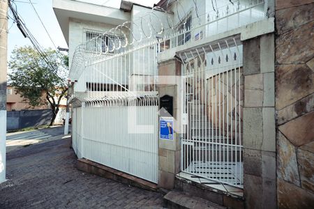 Casa à venda com 210m², 3 quartos e 2 vagas Casa à venda com 210m², 3 quartos e 2 vagasFachada