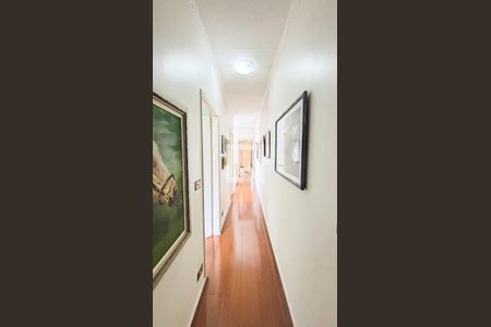 Casa à venda com 240m², 3 quartos e 4 vagasCorredor