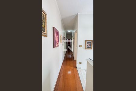 Casa à venda com 240m², 3 quartos e 4 vagasCorredor