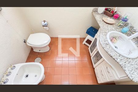 Casa à venda com 240m², 3 quartos e 4 vagasBanheiro