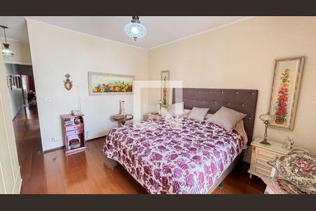 Casa à venda com 240m², 3 quartos e 4 vagasSuíte