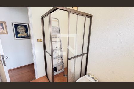 Casa à venda com 240m², 3 quartos e 4 vagasBanheiro