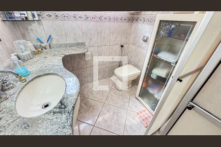 Casa à venda com 240m², 3 quartos e 4 vagasBanheiro da Suíte