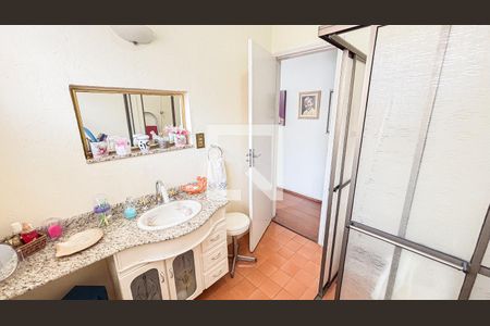 Casa à venda com 240m², 3 quartos e 4 vagasBanheiro