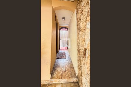 Casa à venda com 240m², 3 quartos e 4 vagasCorredor