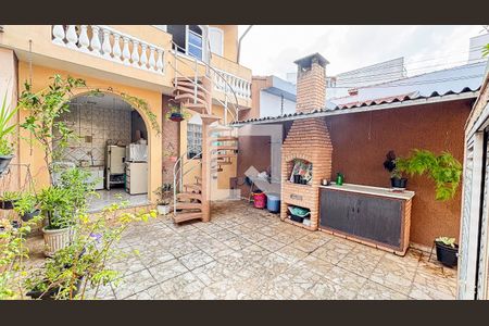 Casa à venda com 240m², 3 quartos e 4 vagasQuintal