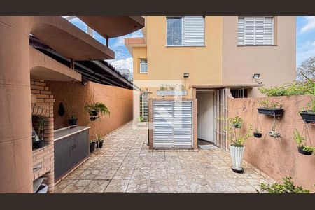 Casa à venda com 240m², 3 quartos e 4 vagasQuintal
