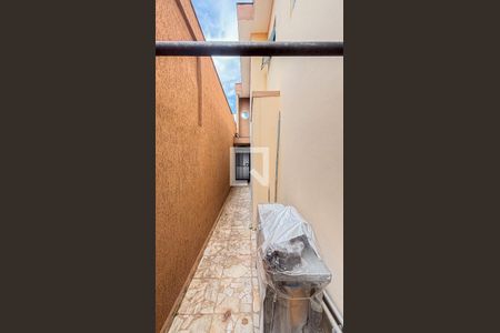 Casa à venda com 240m², 3 quartos e 4 vagasQuintal - Corredor