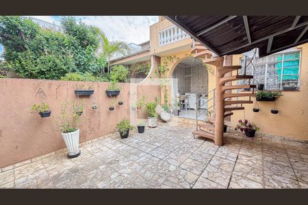 Casa à venda com 240m², 3 quartos e 4 vagasQuintal